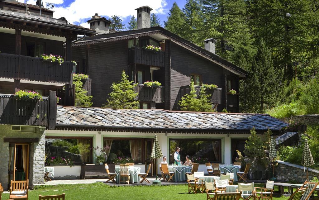 Hotel Hermitage Relais & Chateaux Бройл-Червиня Екстериор снимка