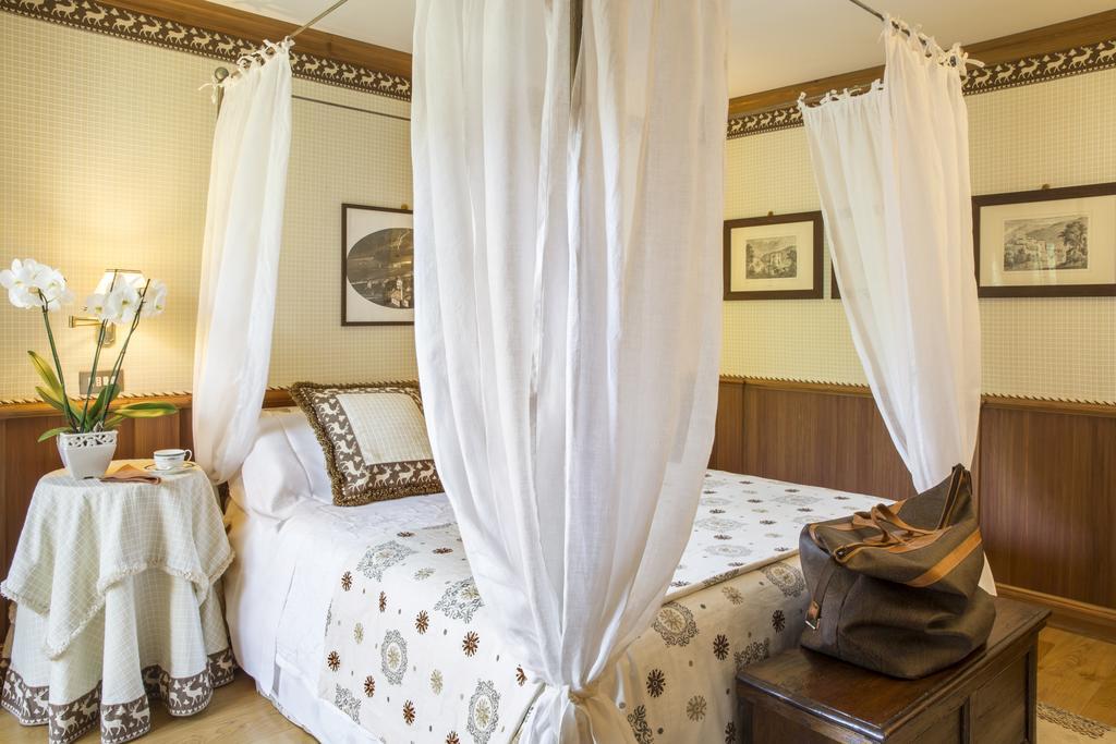 Hotel Hermitage Relais & Chateaux Бройл-Червиня Екстериор снимка