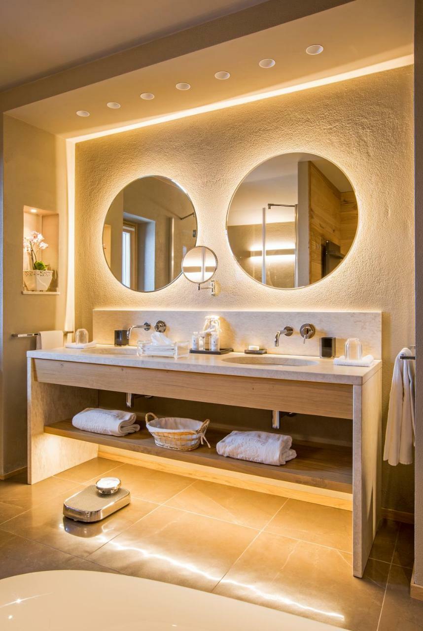 Hotel Hermitage Relais & Chateaux Бройл-Червиня Екстериор снимка