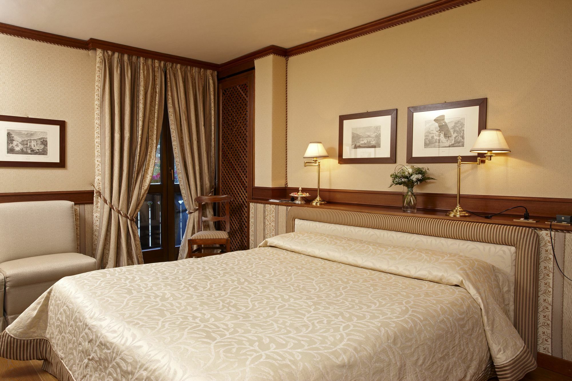 Hotel Hermitage Relais & Chateaux Бройл-Червиня Екстериор снимка