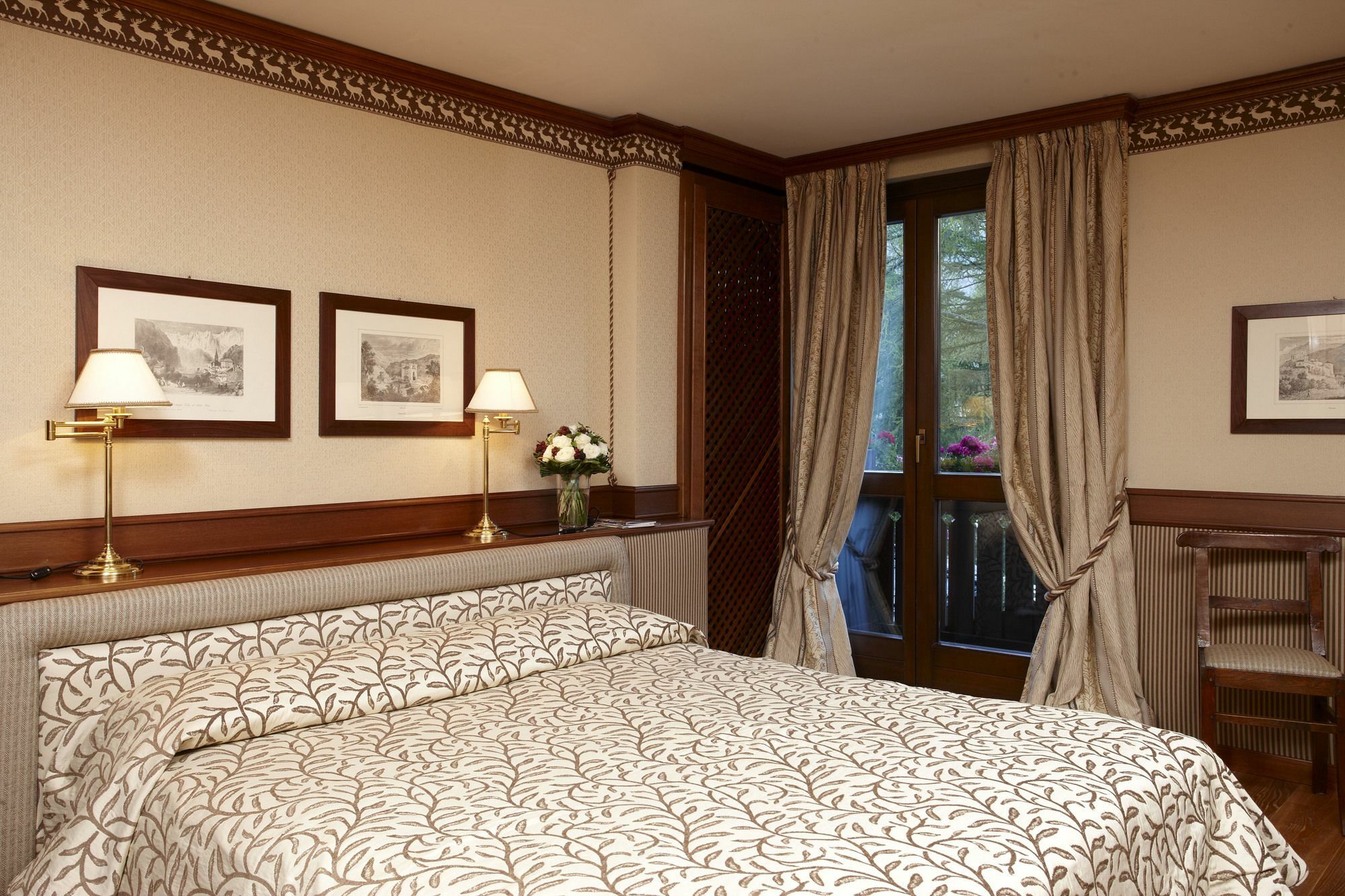 Hotel Hermitage Relais & Chateaux Бройл-Червиня Екстериор снимка